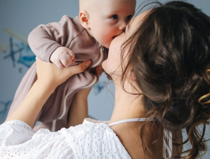 <span class="slm-text">Speech and Language Milestones for </span>0-12 Months 21 Speech and Language Milestones for Infants (0-12 Months)
